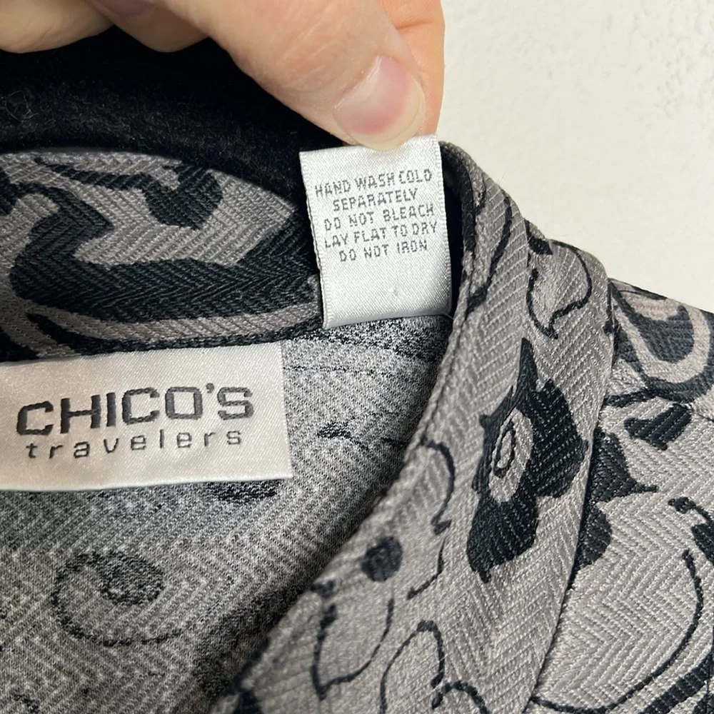 Chico’s Travelers Floral Paisley jeweled button blazer jacket size 2